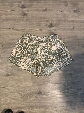 Leaf Patterned  Shorts for Women